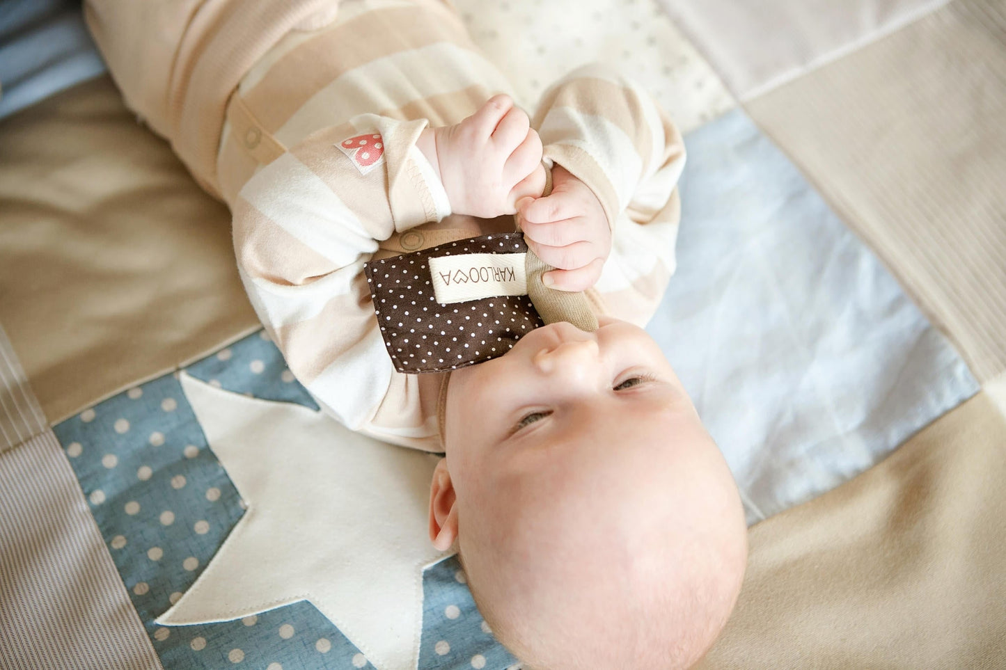 Baby Gift Pack: Comfort Blanket & Sensory Flag - Kindeco