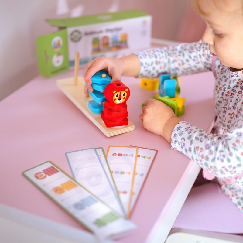 Montessori Puzzle Pyramid with Animals - Kindeco