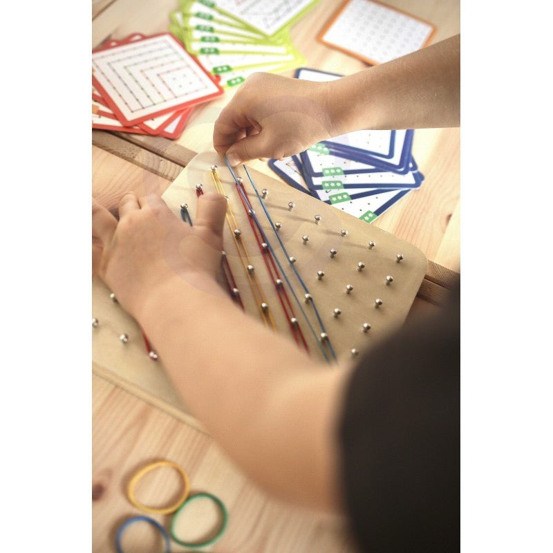Wooden Geoboard Puzzle with Rubber Bands - Kindeco