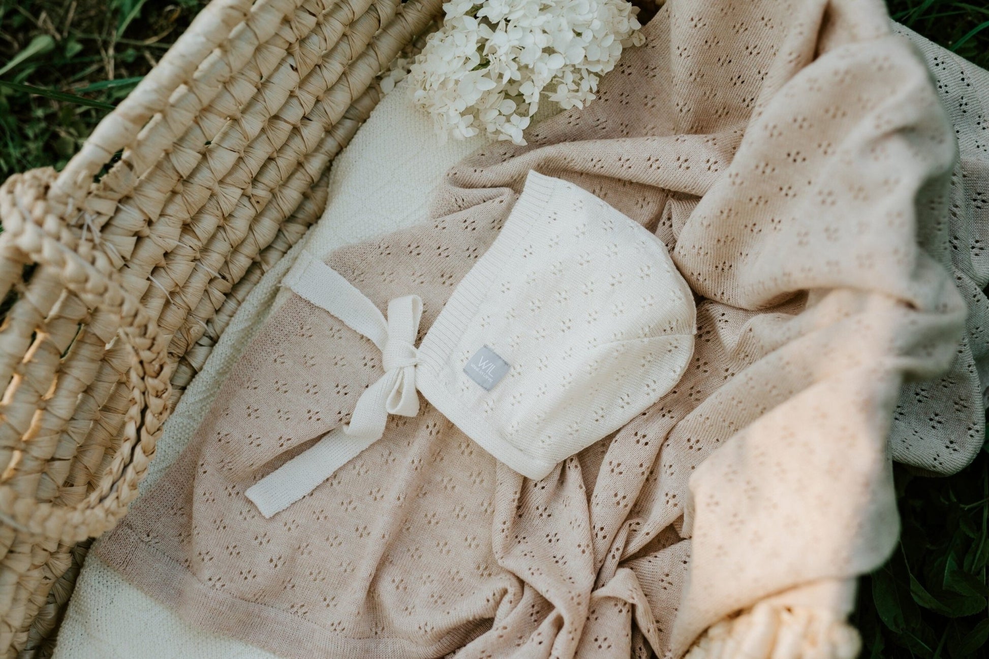 Merino Wool Baby Gift Set - Blanket & Bonnet (LOVE Collection) - Kindeco