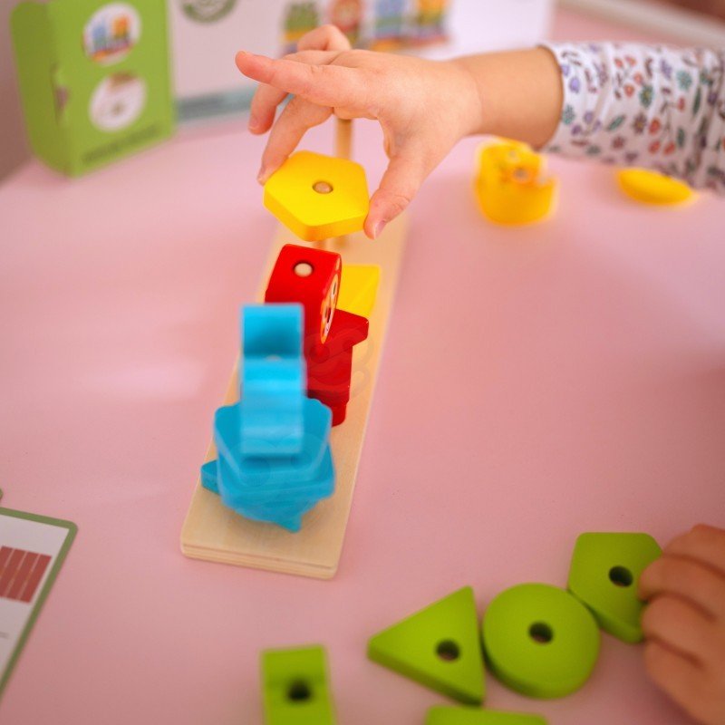 Montessori Puzzle Pyramid with Animals - Kindeco